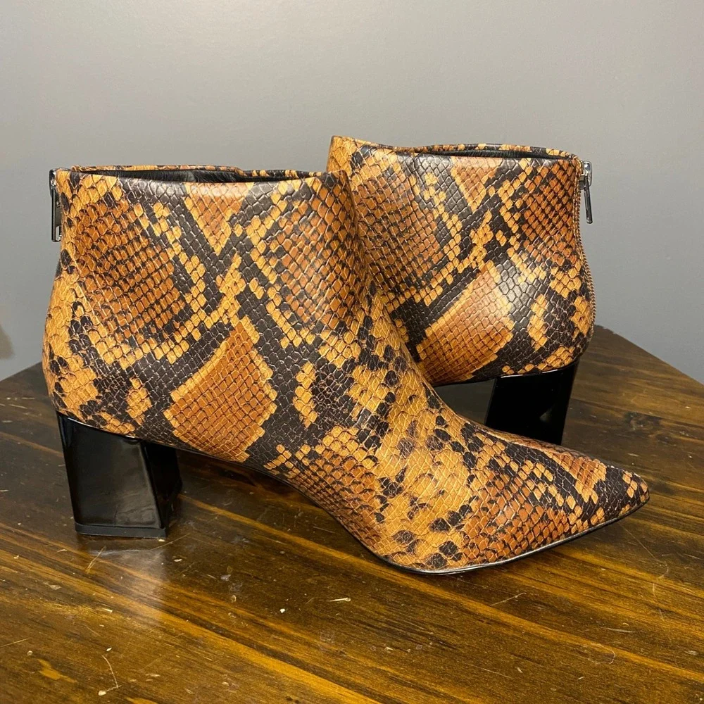 VHNY New York Women's Snake Print Pointed Toe Ankle Boots Block Heel Size 10‎